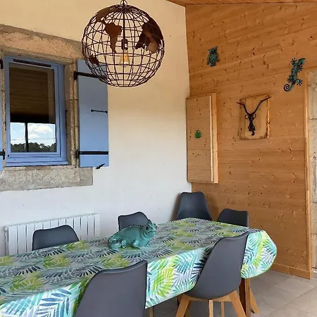 La Maison Bleue Du Plot *